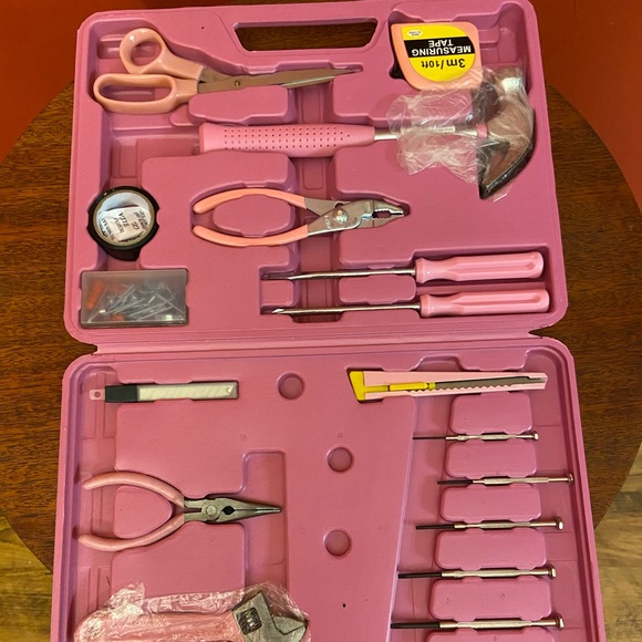 NEW Ladies Pink Tool Kit, 105 Pieces